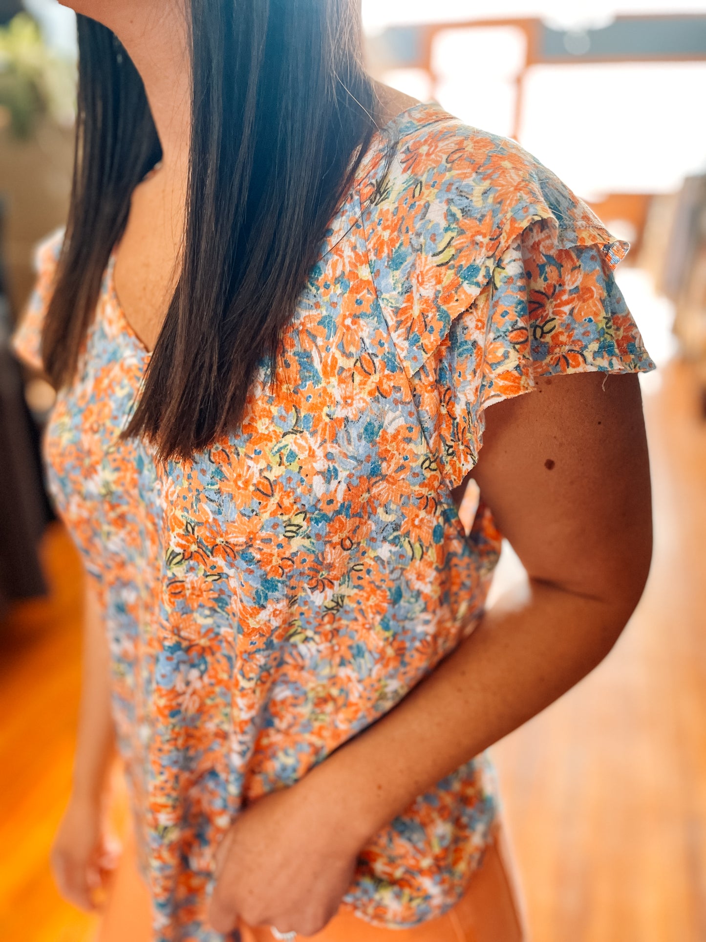 FLUTTER AWAY FLORAL TOP - CORAL MULTI