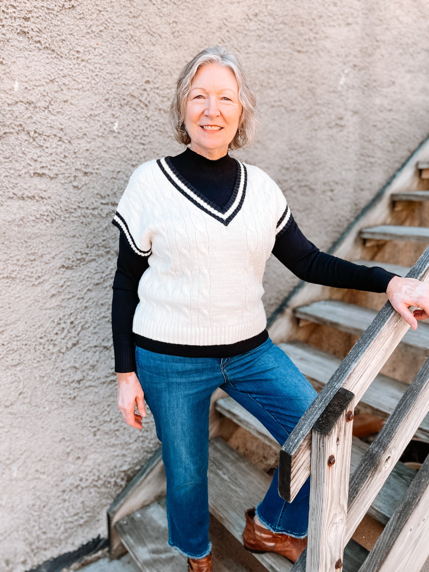 CLASSIC CABLE KNIT SWEATER VEST - CREAM/BLACK