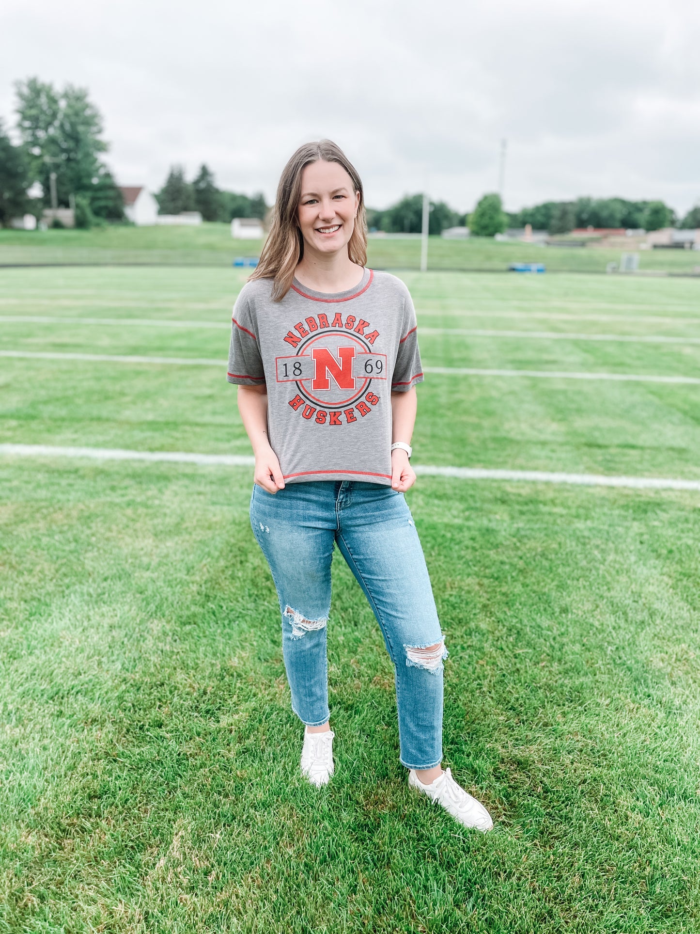 NEBRASKA DANBURY CROPPED TEE - SMOKED PEARL