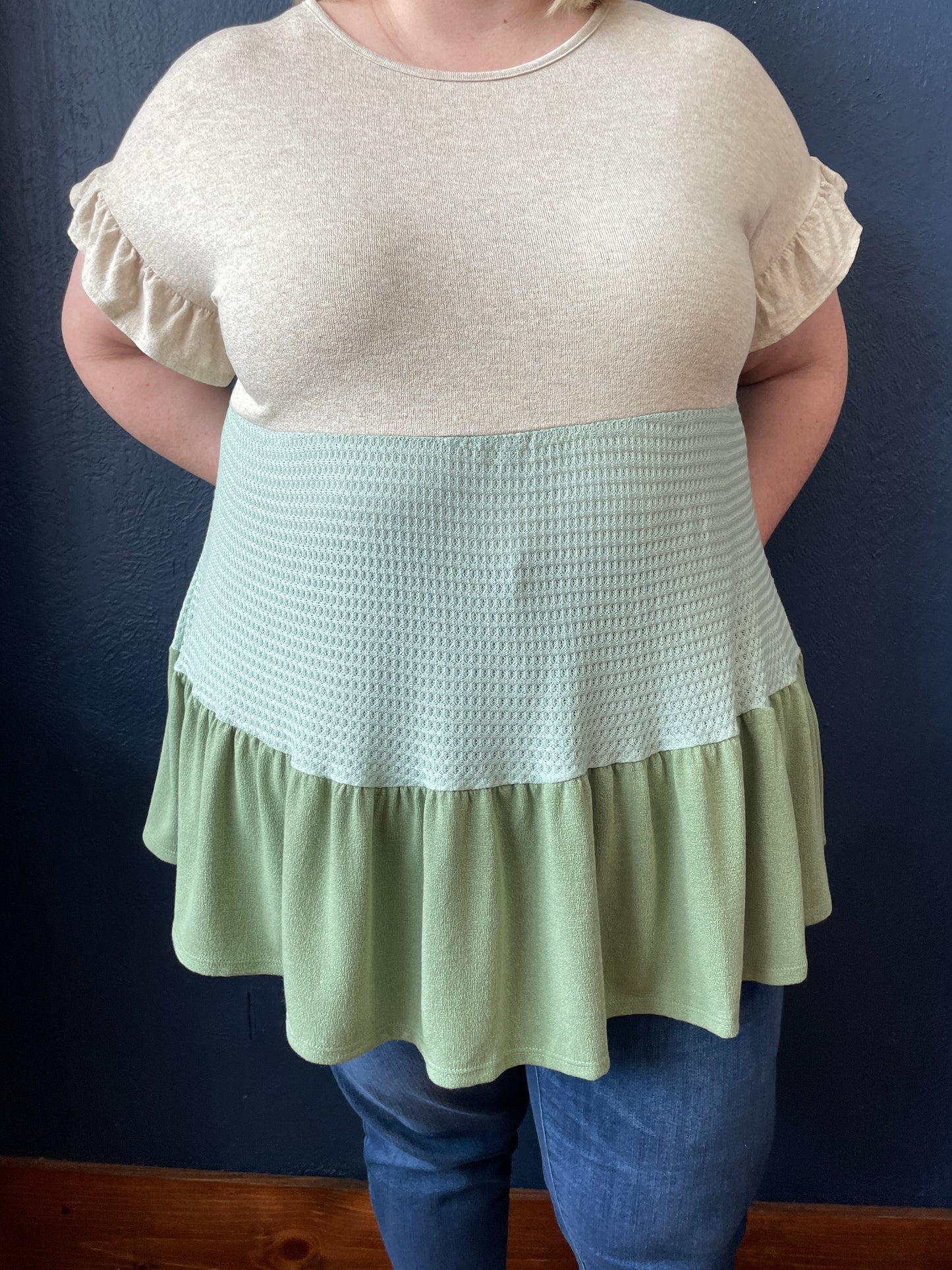 HAILEY & CO IT'S TIME TO RUFFLE TOP - SAGE/OAT