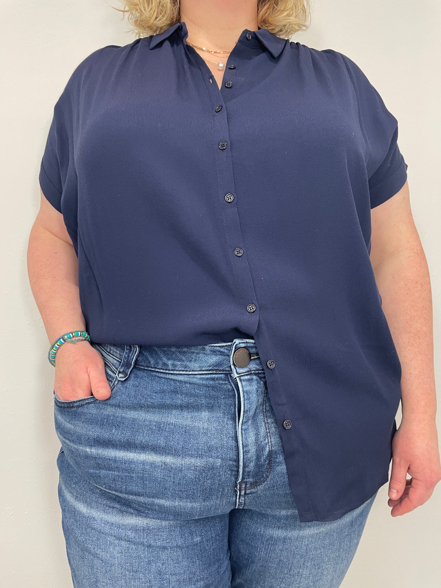 SHORT SLEEVE SOLID BUTTON UP - NAVY